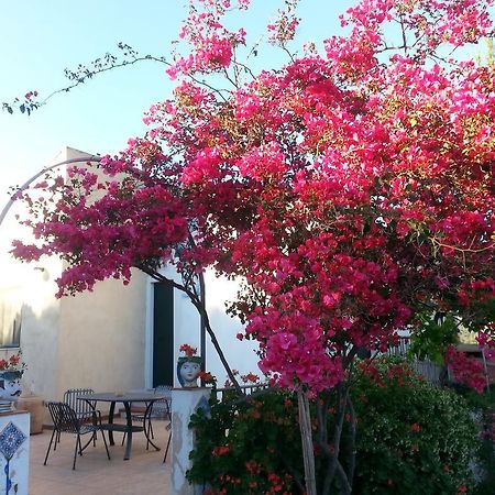 B&B La Casa Dell'Artista Assoro ภายนอก รูปภาพ
