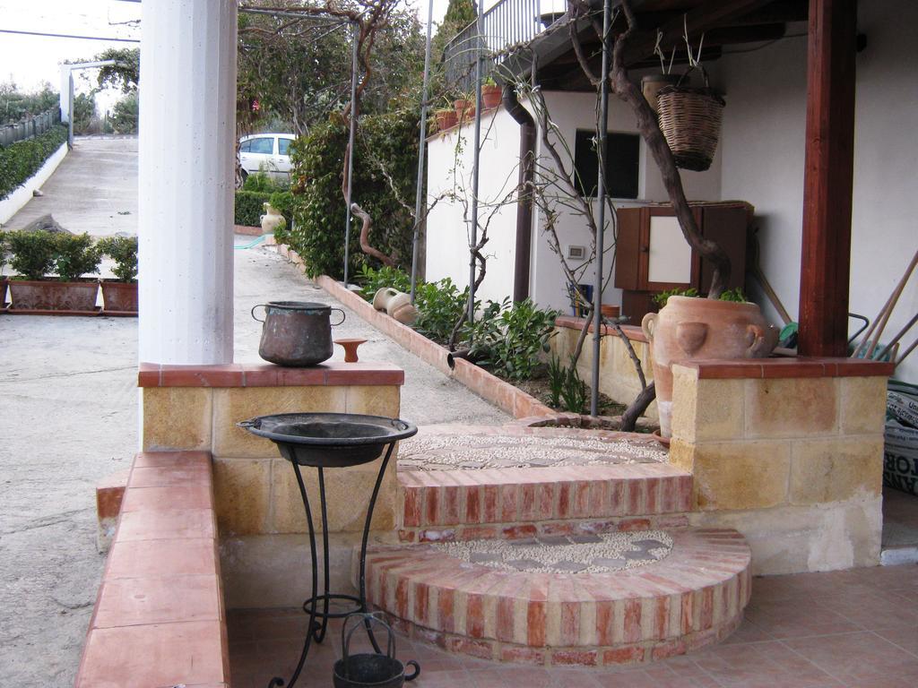 B&B La Casa Dell'Artista Assoro ภายนอก รูปภาพ